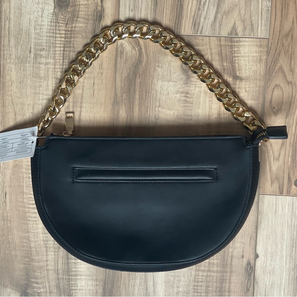 Elegant Black Handbag with Gold Chain